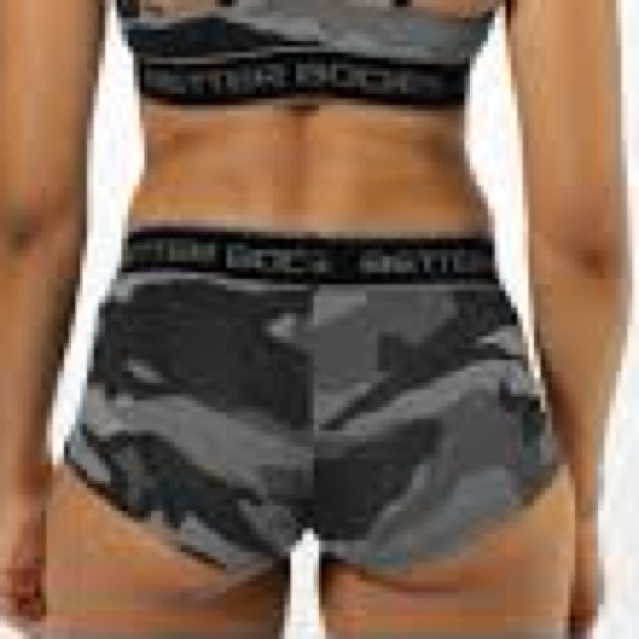 Better bodies grey camo shorts size smalll - Picture 3 of 6